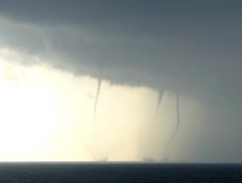 400px-Waterspout